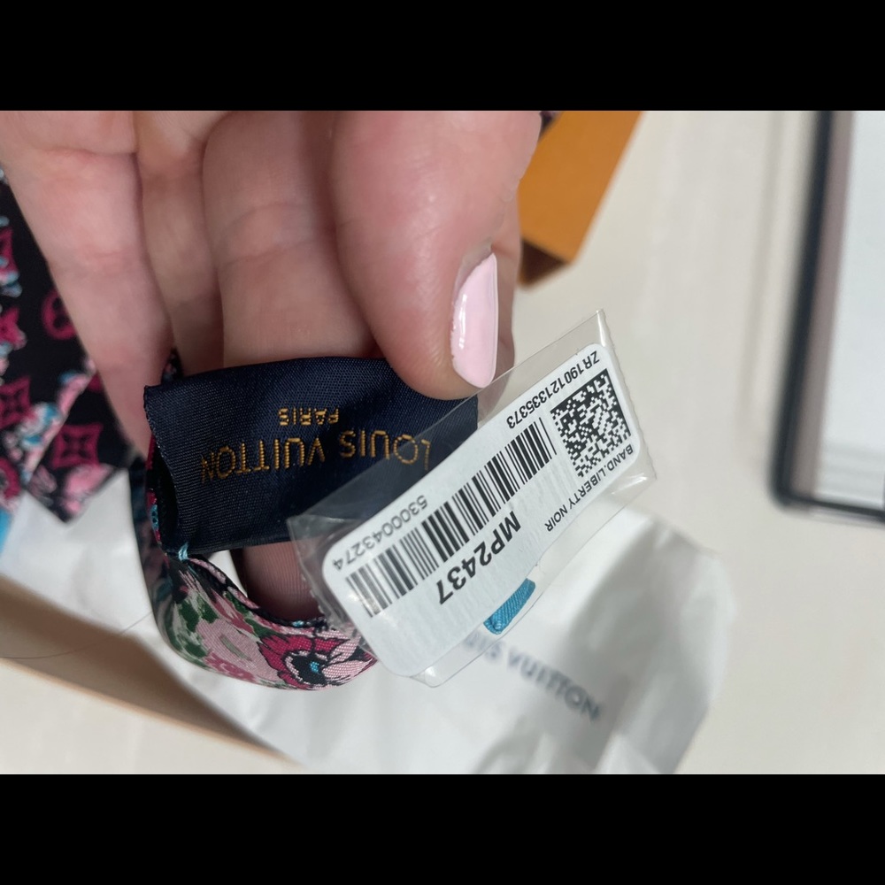 Beautiful Louis Vuitton. Never worn tags attached. Authentic - Picture 5 of 6
